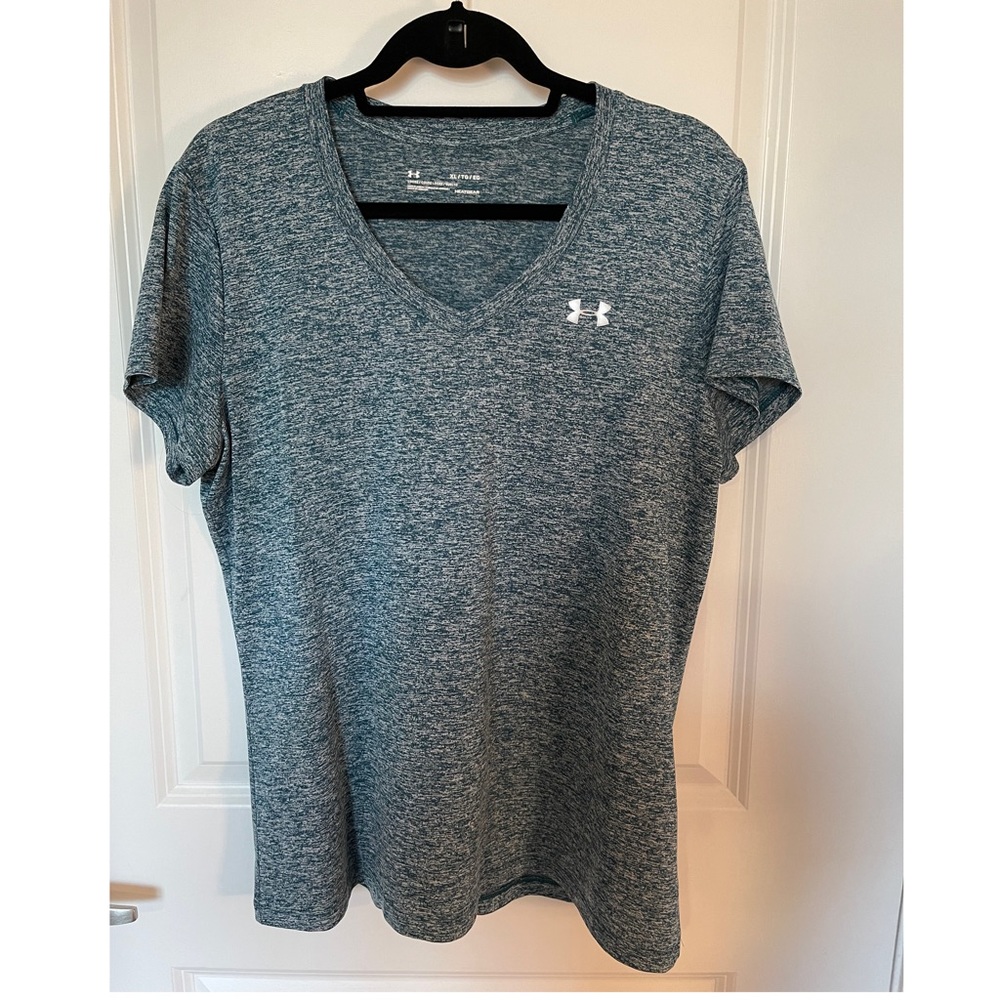Under Armour V-neck t-shirt XL